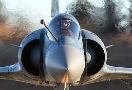 قاتل اف ۱۶ آمریکایی در آسمان اوکراین پرواز میکند / عکس