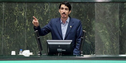 عکس | انتقاد شدید نماینده تهران از دولت به دلیل هم ریختگی ساعت موبایل ها!