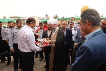 از نخستین خودرو آتش‌نشانی مجهز به نردبان هیدرولیکی بلندمرتبه در استان سمنان رونمایی شد