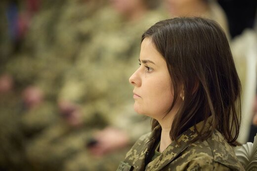 این زن از زلنسکی مدال شجاعت گرفت/عکس این زن از زلنسکی مدال شجاعت گرفت/عکس