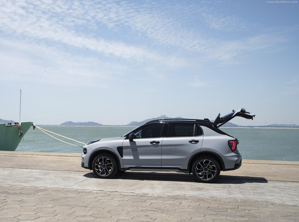 تصاویر | حمله با کراس اوور سوئدی شریک « ولوو » به ماشین چینی های ۳ میلیاردی بازار تهران؟