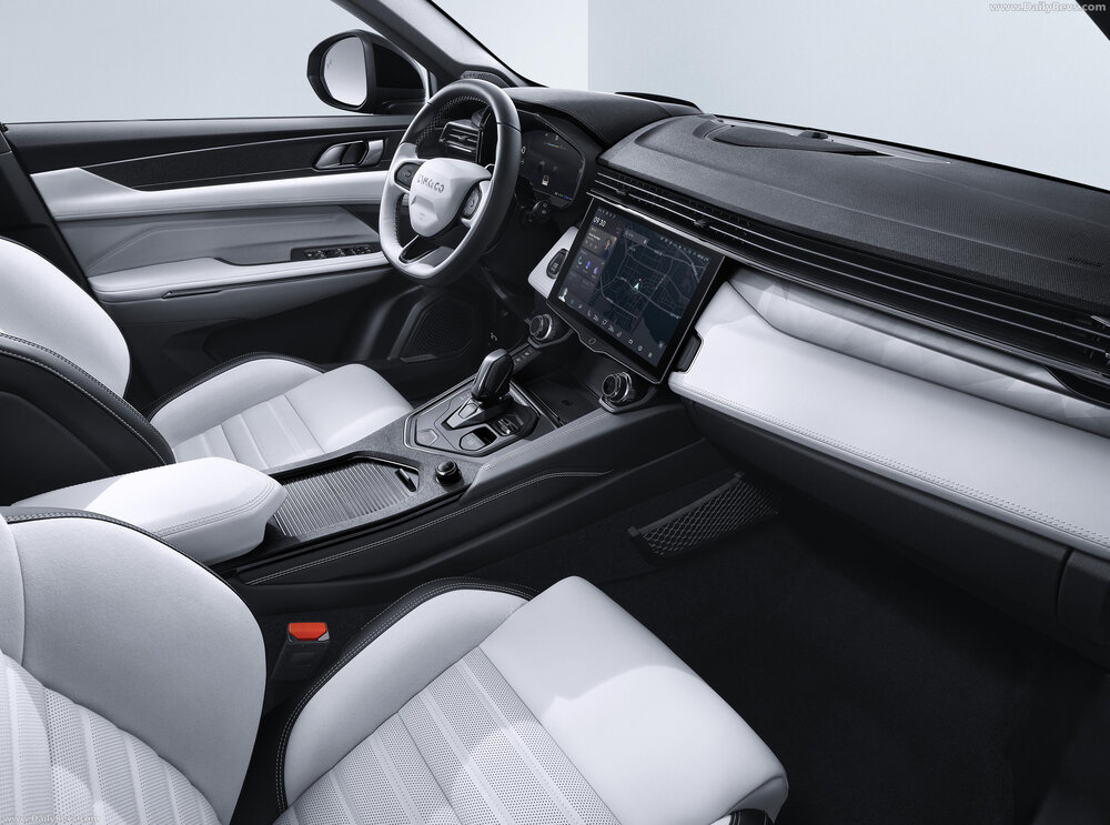 تصاویر | حمله با کراس اوور سوئدی شریک « ولوو » به ماشین چینی های ۳ میلیاردی بازار تهران؟