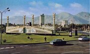تخت جمشید وسط میدان ونک تهران در سال ۱۳۵۰/ عکس