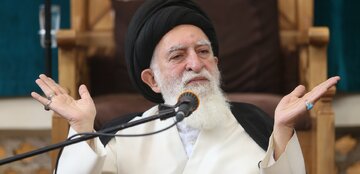 آیت‌الله علوی بروجردی: جوان‌های نسل جدید، دنبال هرکسی می‌روند، «غیر از ما!» / نباید دلخوش باشیم، یک عده همفکر، دور ما باشند
