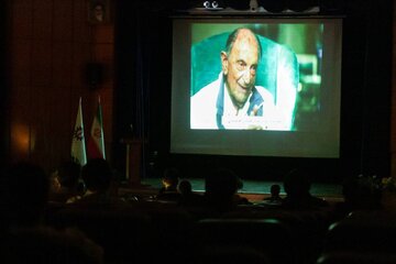 چرا صداوسیما تمایلی به نشان دادن مستند اردشیر زاهدی ندارد؟  چرا صداوسیما تمایلی به نشان دادن مستند اردشیر زاهدی ندارد؟