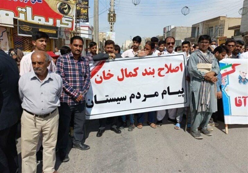 تجمع اعتراضی مردم سیستان با شعار «تنگه احد جمهوری اسلامی را دریابید»، «حق گرفتنی است» و ... + عکس‌ها