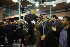 5822671 - تشییع پیکر غفوری‌فرد در حسینیه جماران/ کدام چهره‌های سیاسی آمدند؟ + عکس‌ها