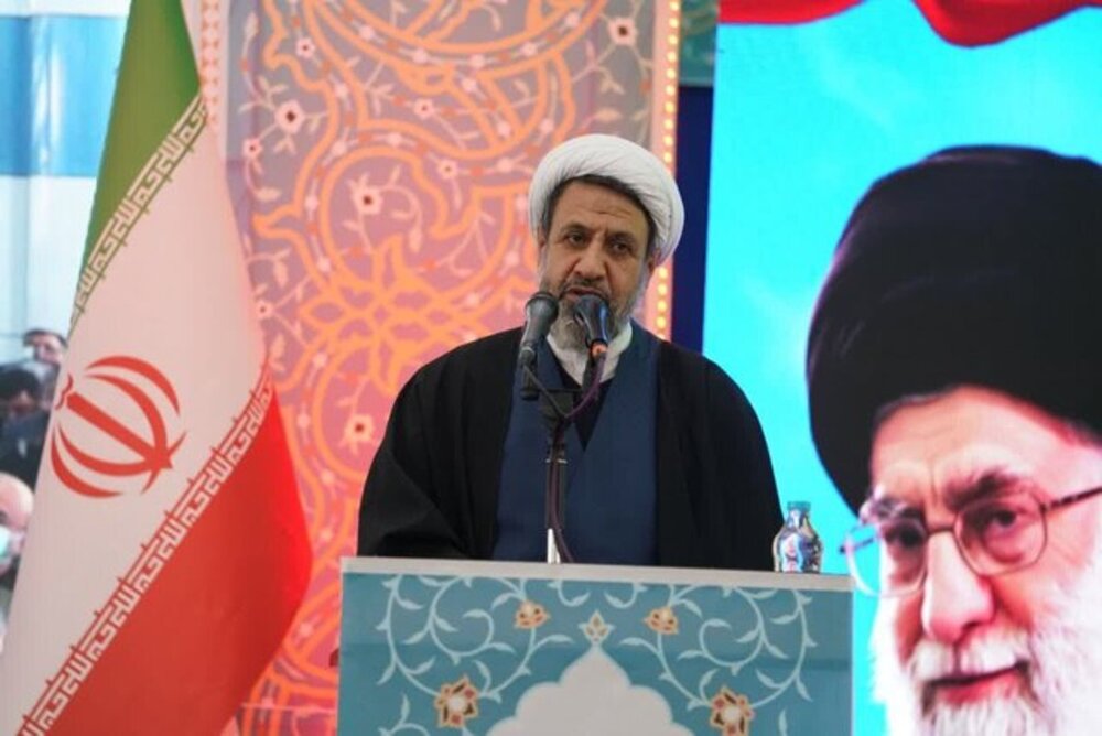 خطیب جمعه کرمان: مسمومیت‌ها از «قم» آغاز کردند تا علیه «جمهوری اسلامی و دینداری» موضع‌گیری کنند