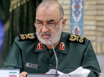 تسلیت فرماندهکل سپاه در پی درگذشت والده سردار سلیمانی