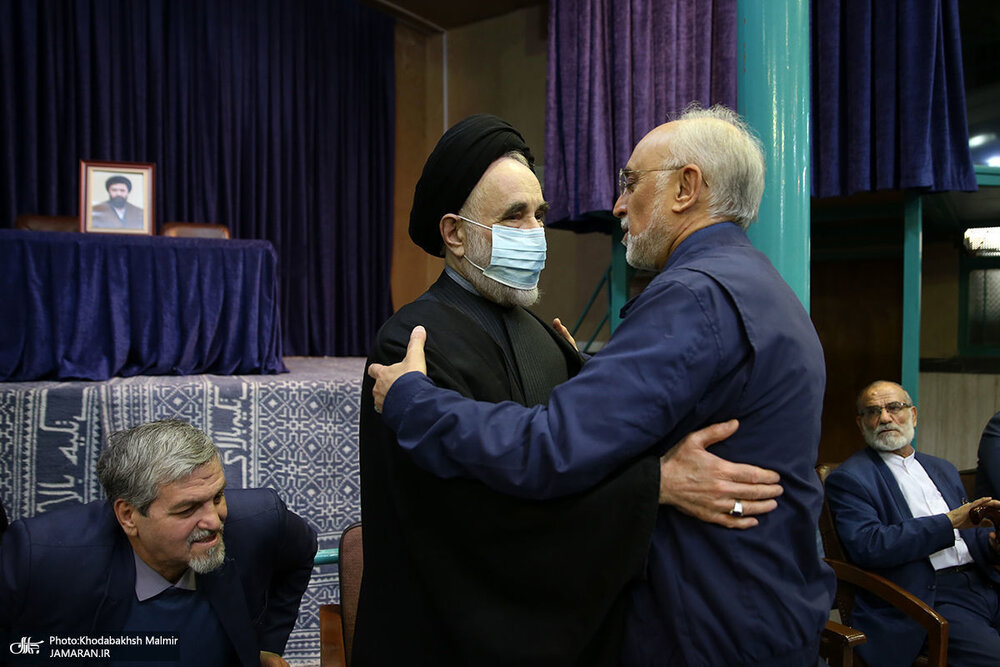 خاتمی بر پیکر غفوریفرد «نماز میت» خواند + عکسها