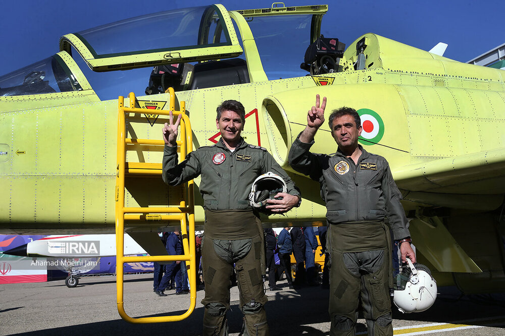 رونمایی از خط تولید انبوه «فرزند دوم» جت یاسین با حضور وزیر دفاع + عکسها و جزئیات 2 رونمایی از «فرزند دوم» جت یاسین با حضور وزیر دفاع + عکسها و جزئیات