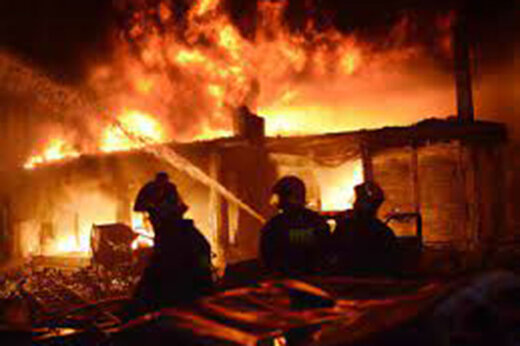 ببینید | آتش سوزی وحشتناک در شرکت شیمیایی سن پیترو موزیزو ایتالیا