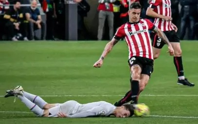 عکس| بازیکنی که جانش را در زمین فوتبال گذاشت