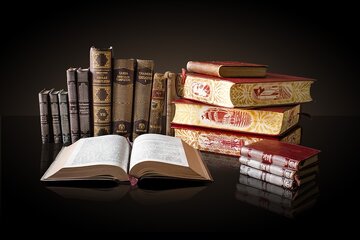 عکس| کتابی که پس از حدود نیم قرن به کتابخانه بازگشت!