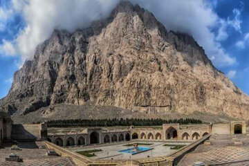 ببینید | معرفی همه جاذبههای گردشگری کرمانشاه؛ از غذاهای بومی تا مکانهای دیدنی و سوغاتیهای محلی! ببینید | معرفی همه جاذبههای گردشگری کرمانشاه؛ از غذاهای بومی تا مکانهای دیدنی و سوغاتیهای محلی!