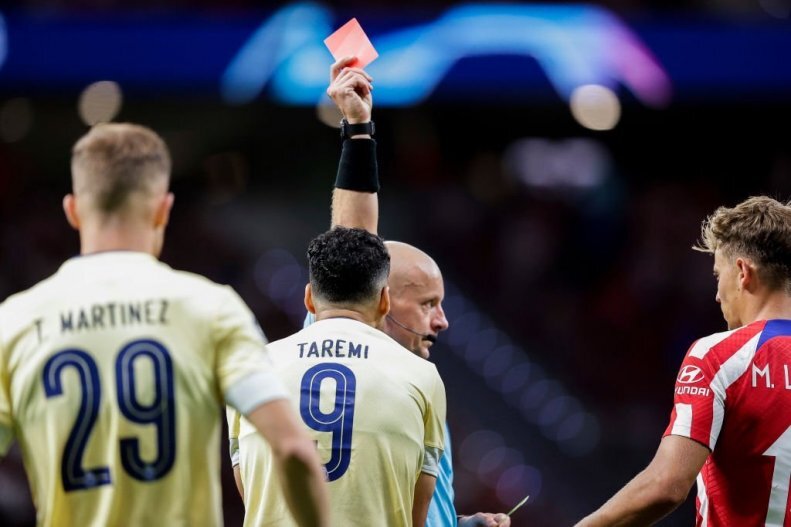 عکس| تقابل دوباره طارمی با داور بداخلاق