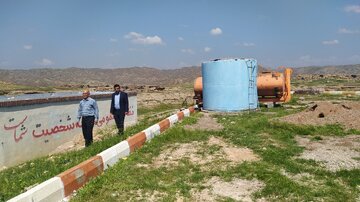 بازدید میدانی سرپرست شهرداری و ریاست شورای شهر گتوند از نصب تانکر های آب و  آماده سازی پارک کوهستان گتوند