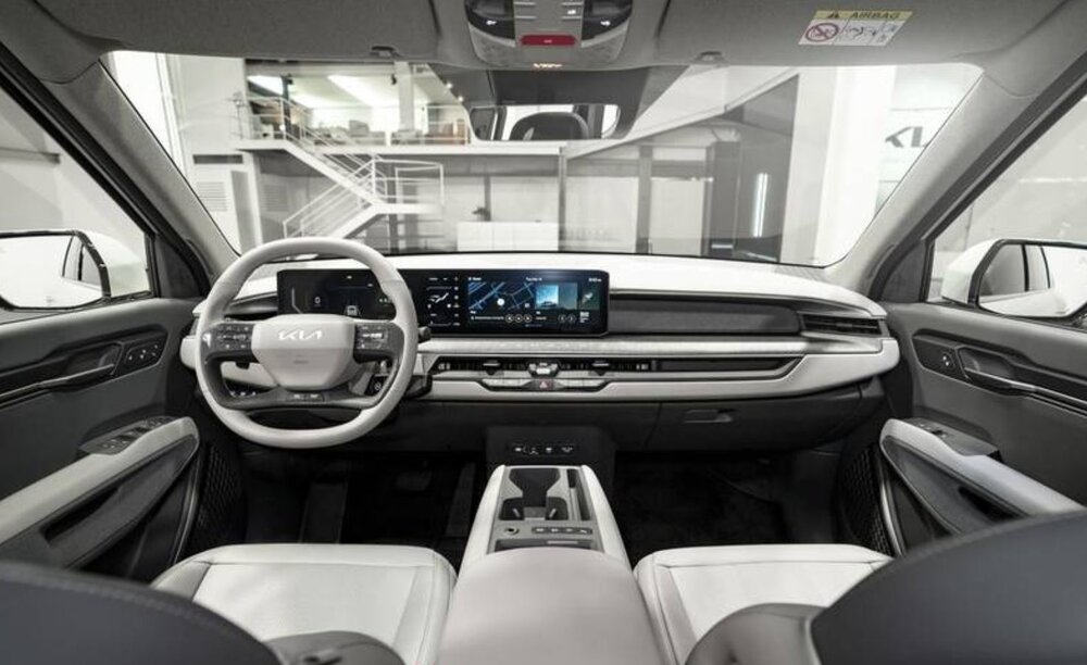 شاهکار کیا در ساخت یک شاسی بلند برقی / عکس