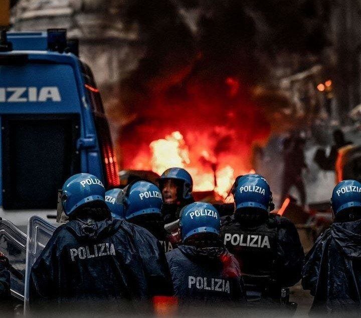 تصاویری وحشتناک از درگیری هواداران فوتبال در ایتالیا