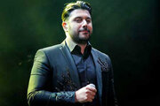 ببینید | فالش‌ترین و باورنکردنی‌ترین اجرای زنده از احسان خواجه امیری