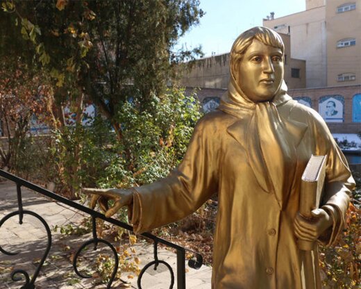 «پروین اعتصامی» را هم همسایگان مصادره میکنند اگر همچنان بیتوجهی کنیم/ زن در شعر معاصر اسطورهی آزادی است «پروین اعتصامی» را هم همسایگان مصادره میکنند اگر همچنان بیتوجهی کنیم/ زن در شعر معاصر اسطورهی آزادی است