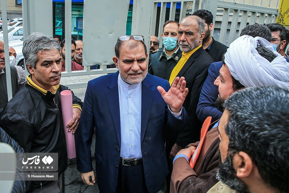 تجمع «طلبکاران شاه» مقابل دادگستری کشور / «طومار شکایت» آنان چه بود؟ + عکسها