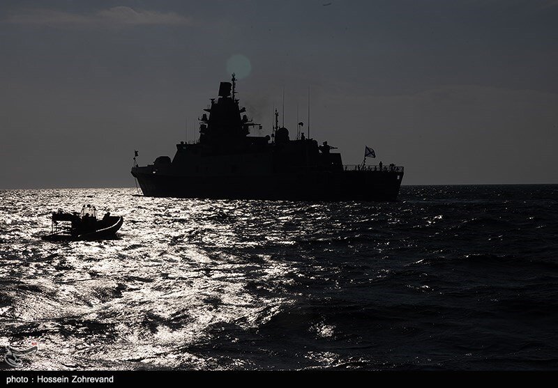 استقبال ناوهای ایران از ناو گروههای چین و روسیه در آبهای کشورمان+ عکسها