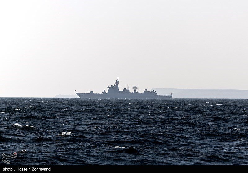استقبال ناوهای ایران از ناو گروههای چین و روسیه در آبهای کشورمان+ عکسها