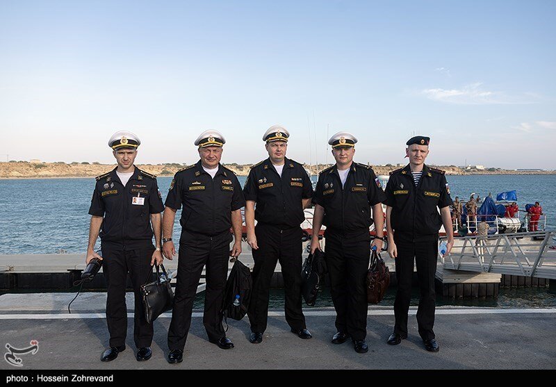 «استقبال» ناوهای ایران از ناو گروههای چین و روسیه در آبهای کشورمان+ عکسها