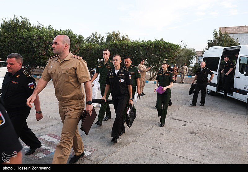 پوشش «افسران زن روسی» در رزمایش کمربند دریایی ایران، چین و روسیه + عکسها