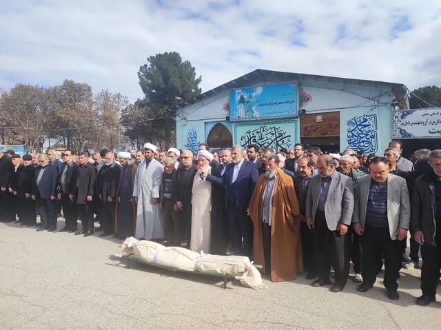 شاعری که خاطرات کودکیمان را ساخت، به خاک سپرده شد/ عکس