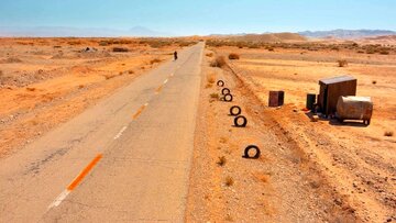 «چرخ و بیابان» رونمایی شد/ عکس 