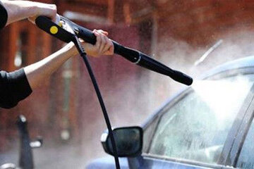 عکس | تصویری جالب از یک کارواش در دهه ۵۰ در تهران