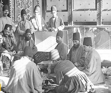 «بانک» نبود، پرداخت «پاداش و عیدی آخر سال» برقرار بود / پایبندی حکومت و کارفرمایان دوره قاجار به «سنتی ایرانی»