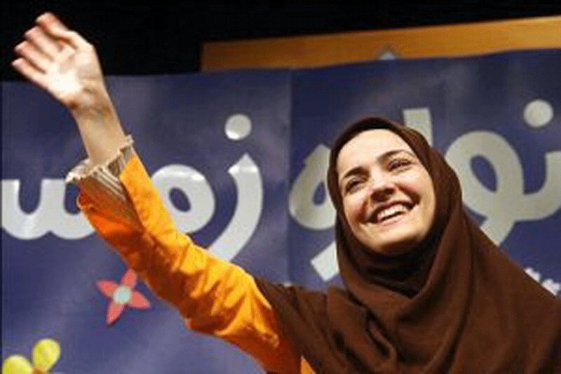 حمله کاربران شبکههای اجتماعی به مجری تلویزیون؛ آزاده آلایوب هدف فحاشی و تهدید قرار گرفت
