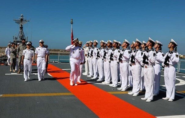 «بازدید» فرمانده نیروی دریایی ارتش ایران از ناوشکن های چین و روسیه + عکس ها