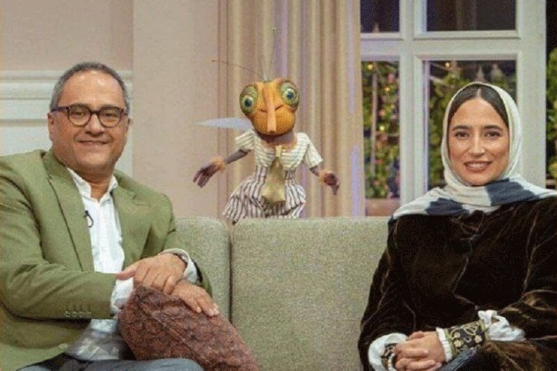 ببینید| سکانس بمبخنده؛ غیرتی شدن رامبد جوان مقابل درخواست پشه برای نیش زدن نگار / تقلید رامبد از پشه!