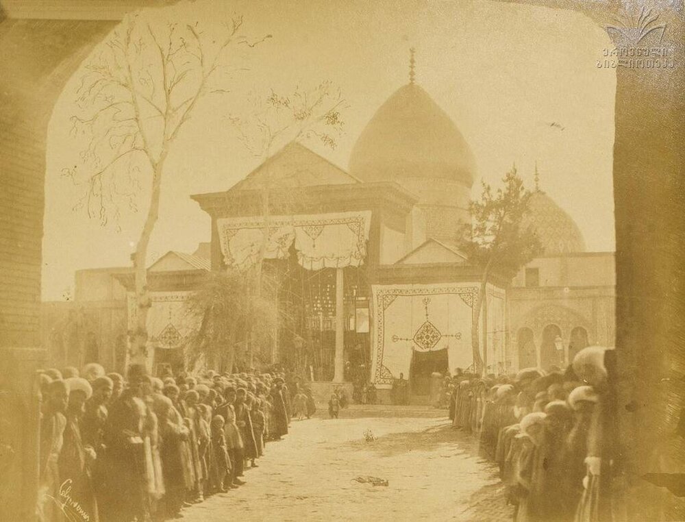 تحویل سال نو زیر گنبد فیروزهای/ دید و بازدید نوروزی رمضان در حرم