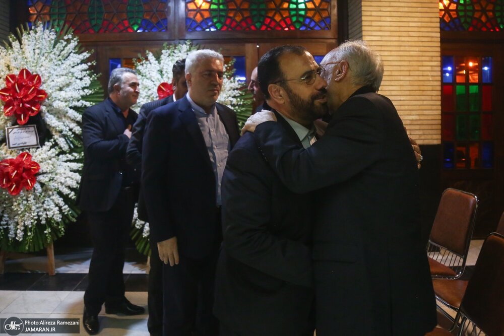 قابهای جالب در مراسم ختم برادر علیاکبر صالحی / از روحانی و ظریف تا جهانگیری و سیدحسن خمینی و... + عکسها 6