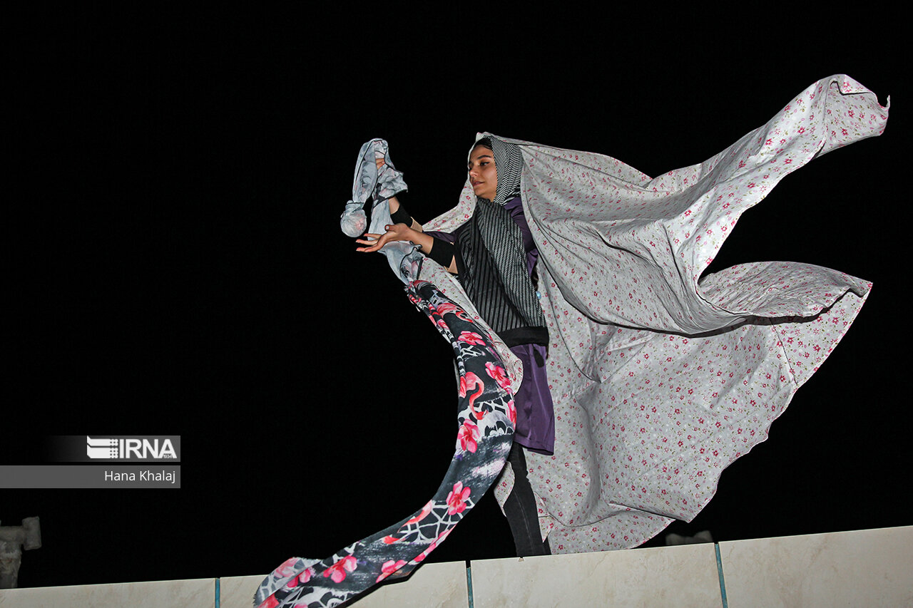 سنت صد ساله شال اندازان/ عکس