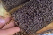 ببینید | شیوه باورنکردنی پختن نان با پوست درخت کاج!