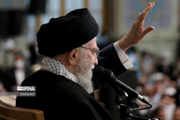 سخنرانی رهبر انقلاب در اجتماع زائران و مجاوران حرم رضوی