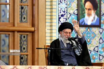 سخنرانی رهبر انقلاب در اجتماع زائران و مجاوران حرم رضوی