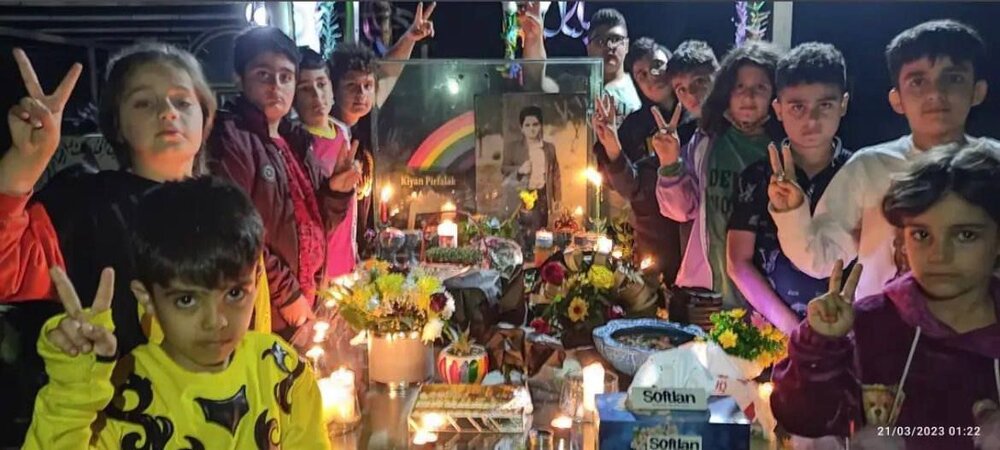 دیدار نوروزی «دوستانِ کیان پیرفلک» با او بر سر مزارش + عکس