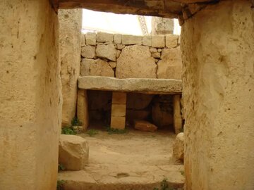 Mnajdra-megalithic-temple-Malta.jpg