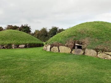 Knowth-Ireland.jpg