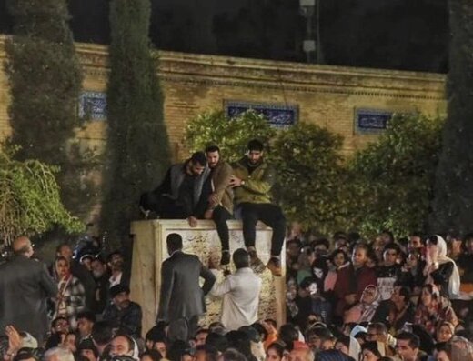 عکسهایی دیدم از بلایی که دیشب بر سر حافظیه آوردند