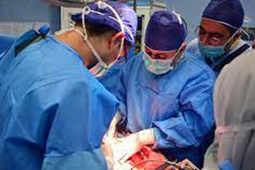 ببیننید | لحظه شروع زلزله ۷/۷ ریشتری در حین جراحی یک بیمار؛ واکنش شگفت‌انگیز پزشکان