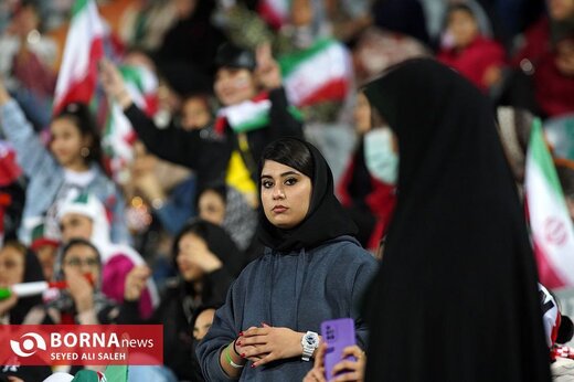 تصاویر | حضور زنان در بازی امشب فوتبال ایران و روسیه
