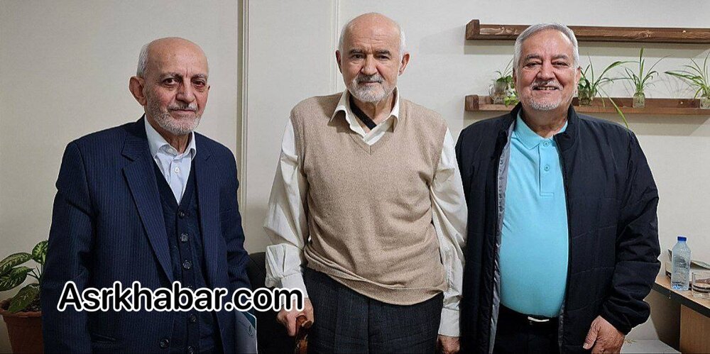 عکسی از دیدار نوروزی ۲ زندانی سیاسی قبل انقلاب/ احمد توکلی و کاظم اکرمی در یک قاب